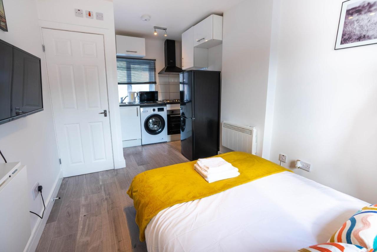 No 01 Small Studio Flat In Aylesbury Town Station מראה חיצוני תמונה